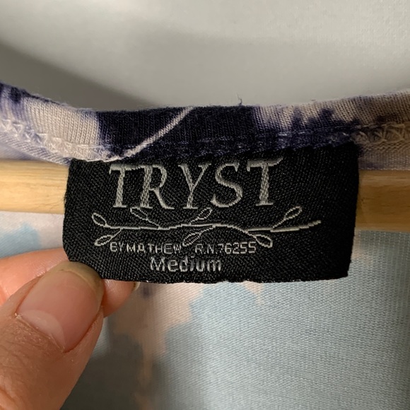 Tryst Tie Dye Shirt with flowy lettuce sleeves - Picture 3 of 5